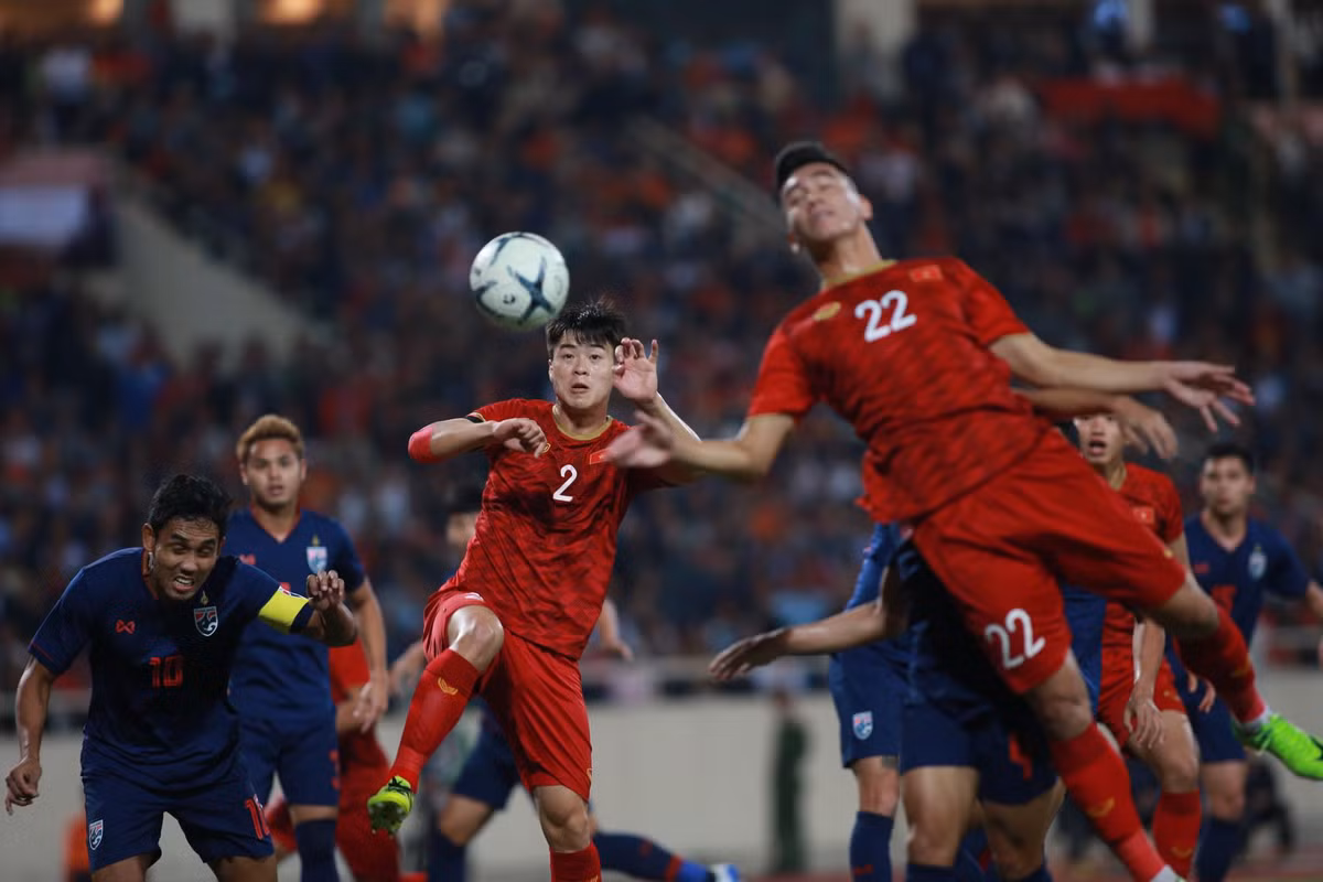 Những phút cuối trận trôi qua trong sự âu lo của các CĐV Việt Nam. Đội tuyển Thái Lan là những người tạo ra nhiều pha bóng đáng chú ý hơn. Rất may sự xuất sắc của Đặng Văn Lâm và các cầu thủ ở hàng phòng ngự đã giúp Việt Nam bảo toàn mảnh lưới đến cuối trận. Chung cuộc, Việt Nam và Thái Lan hoà nhau với tỷ số 0-0 trong một thế trận nghẹt thở.