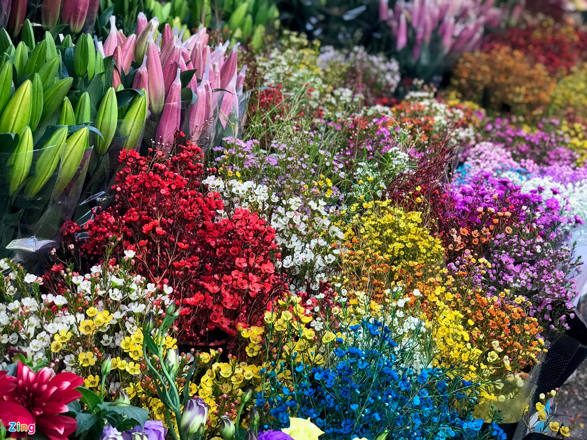 Can Tet Tan Suu: Hoa tuoi Trung Quoc lan at hoa Viet