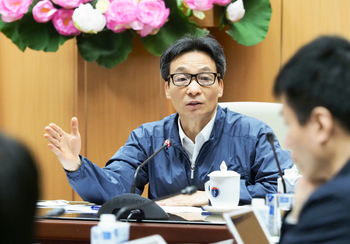 2 ca nhiem COVID-19 moi, Pho Thu tuong Vu Duc Dam hop khan