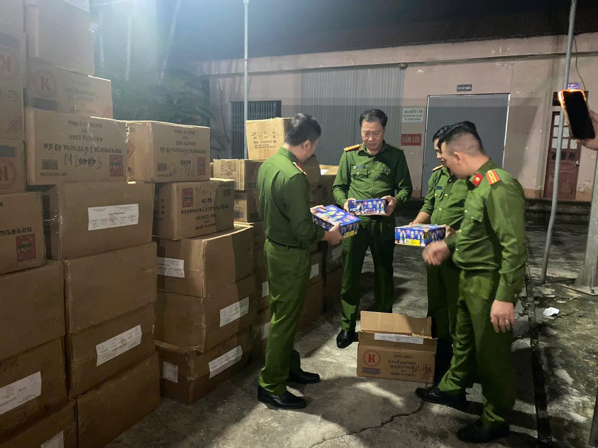 Triệt xóa đường dây pháo lậu khủng, thu giữ trên 2,2 tấn pháo Triet xoa duong day phao lau khung, thu giu tren 2,2 tan phao