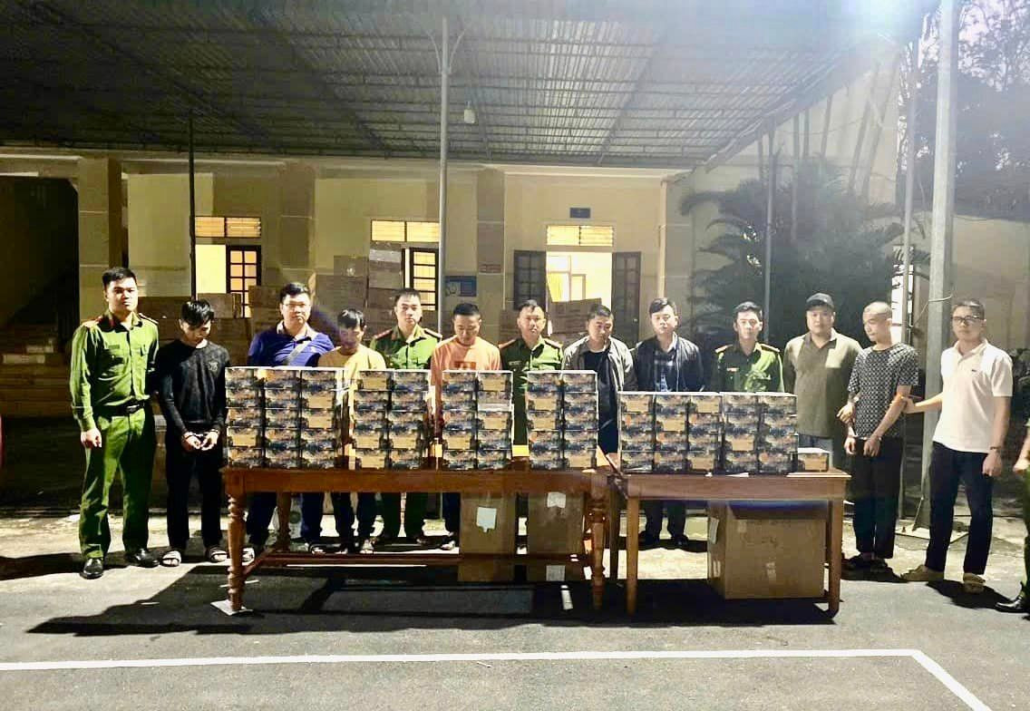 Triệt xóa đường dây pháo lậu khủng, thu giữ trên 2,2 tấn pháo - Hình 2 Triet xoa duong day phao lau khung, thu giu tren 2,2 tan phao-Hinh-2