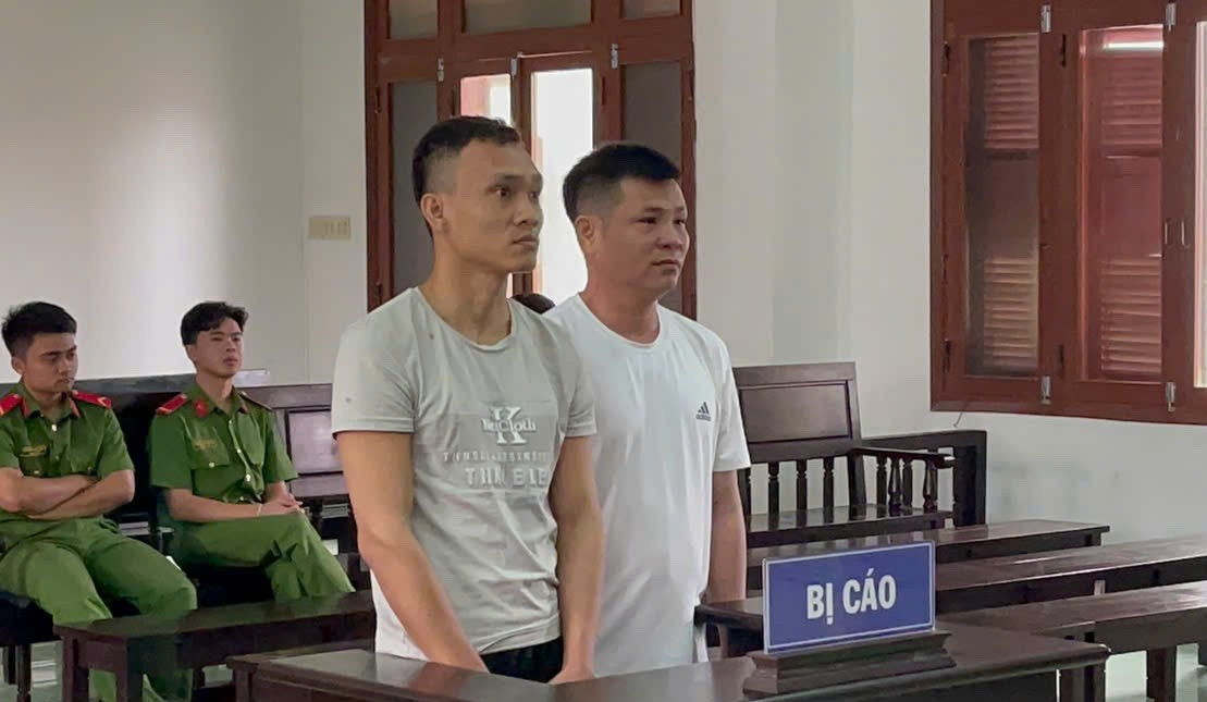 Chống người thi hành công vụ, 2 lâm tặc lĩnh án tù Chong nguoi thi hanh cong vu, 2 lam tac linh an tu