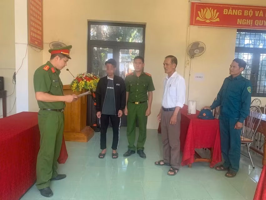 Khoi to nam sinh dung dao tan cong ban o Quang Binh