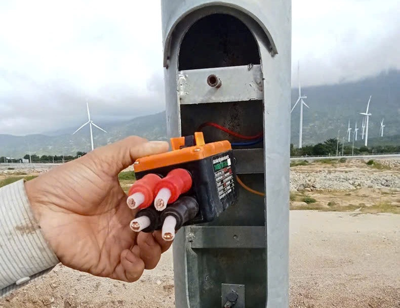 Điều tra vụ trộm cáp ngầm đèn đường trên cao tốc Cam Lâm- Vĩnh Hảo Dieu tra vu trom cap ngam den duong tren cao toc Cam Lam- Vinh Hao