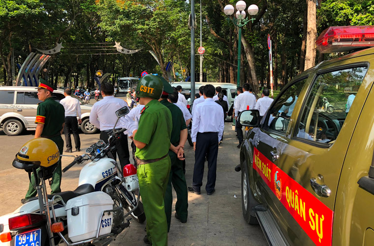 Xung quanh Hội trường Thống Nhất, nơi diễn ra lễ tang nguyên Thủ tướng Phan Văn Khải được bảo vệ nghiêm ngặt và trật tự.