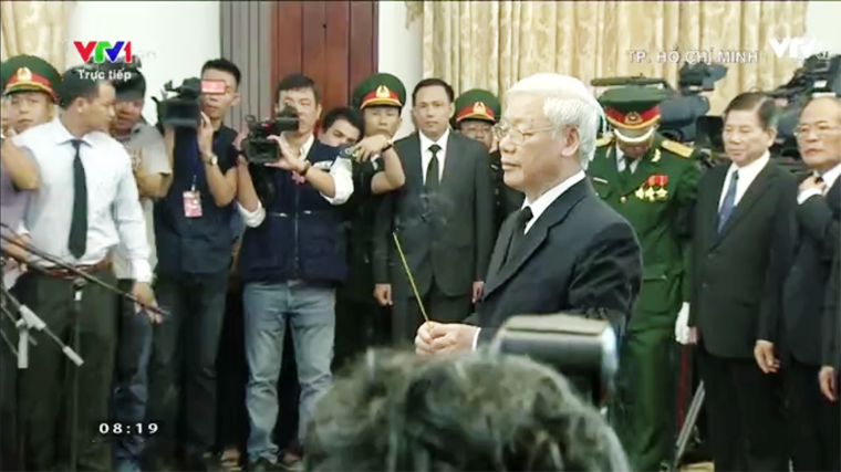 Ban Chấp hành Trung ương Đảng do Tổng Bí Thư Nguyễn Phú Trọng dẫn đầu vào viếng nguyên Thủ tướng Phan Văn Khải.