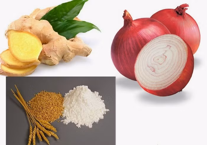 Gừng tươi. Ðem 20g gừng và 15g hành củ rửa sạch giã nát rồi trộn với 30g bột mì. Sau đó đem hỗn hợp xào nóng lên và đắp vào chỗ đau, dùng băng vải cố định lại. Mỗi ngày thay băng 1 lần. Thực hiện như vậy trong 3-4 ngày sẽ thấy hiệu quả. Ảnh: Ancotnam.