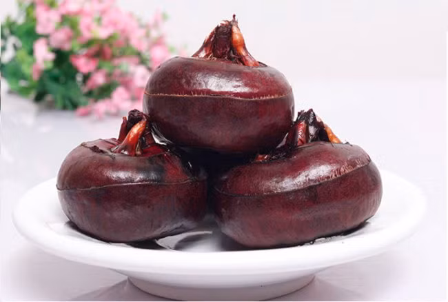 3. Tuyết canh thang - chữa đờm nhiệt âm hư, đại tiện táo bón (có thể dùng cho trẻ em có các biểu hiện u cục tính kết ở bụng, viêm sưng hạch, táo bón). Sứa 50g, củ năng 4 củ. Sứa rửa sạch nước mặn thái lát, củ năng gọt vỏ ngoài thêm gia vị nấu như nấu canh. Ảnh: tinhhoa.net.