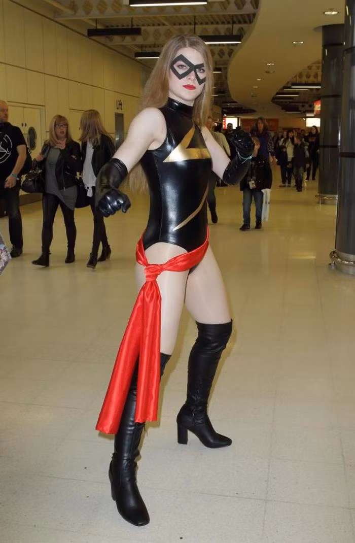 Lễ hội này không chỉ thu hút trẻ em mà còn cả người lớn. Nhiều người đã bỏ công việc dang dở để đến đây tham gia.