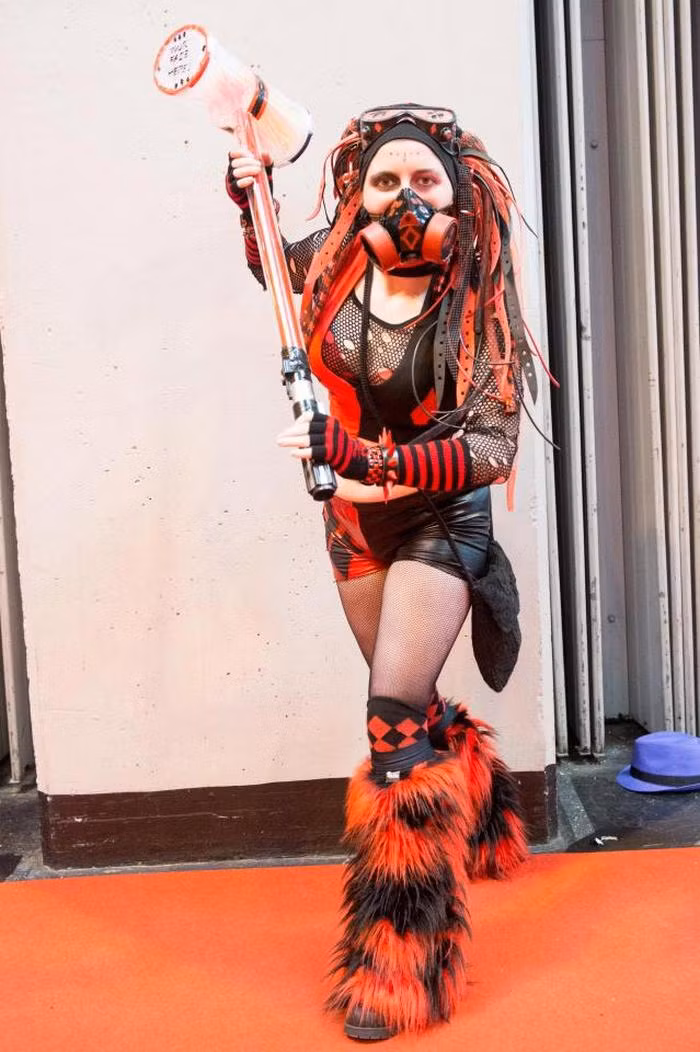 Cô gái cá tính này hóa trang thành vai diễn Harley Quinn trong Suicide Squad.