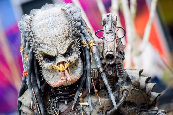 Cosplay thành "Quái vật vô hình" quả là chẳng dễ chút nào.