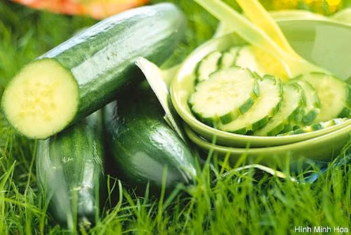 Bài vè giúp bé học chữ Ư. Bí ngô là cô đậu nành. Đậu nành là anh dưa chuột. Dưa chuột cậu ruột dưa gang. Dưa gang họ hàng dưa hấu. Dưa hấu là cậu bí ngô. Ảnh: cadao.me.