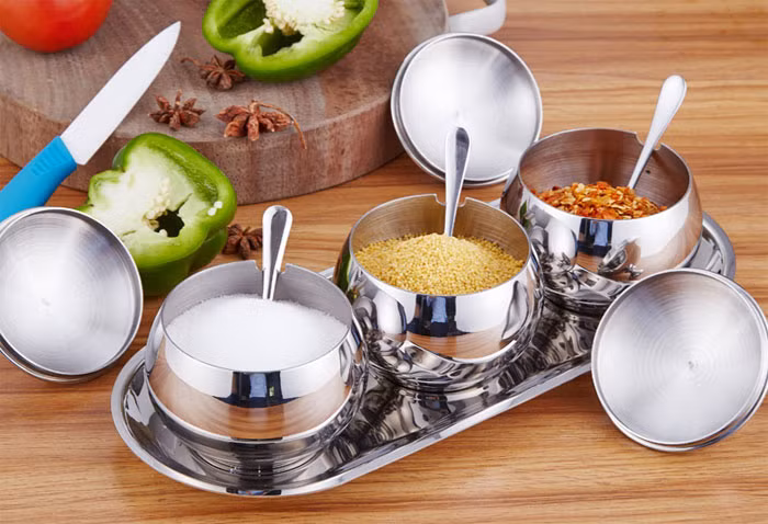 8. Gia vị. Gia vị trong bếp được bé sử dụng cho vào đồ ăn khi bé nhà bạn đã sẵn sàng trổ tài các món ăn, khi bé đủ lớn. Nếu tiết kiệm gia vị vừa làm món ăn vừa miệng cũng tiết kiệm thêm một khoản chi phí cho bố mẹ.