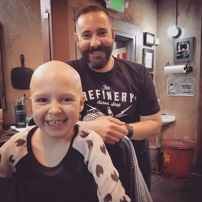 Mẹ cho biết, bé đang rất hào hứng với kiểu tóc mới của mẹ trong năm học tới.