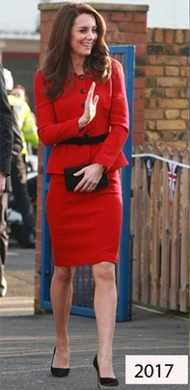 Lần xuất hiện trước công chúng gần đây nhất là ngày 7/2, công nương Kate đã diện một bộ suit ôm dáng màu đỏ, có viền xòe nhẹ ở gấu áo. Bộ trang phục này đã từng được cô mặc nhiều lần vào năm 2011, 2014. Ảnh: Thesun.