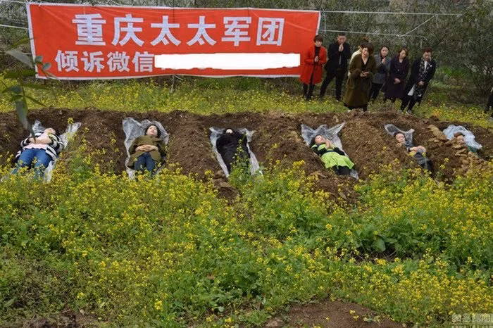 "Thiền nghĩa địa" là sáng kiến của cô Liu Taijie, một người phụ nữ 30 tuổi đã ly hôn. Cô kết hôn lúc 19 tuổi, có con lúc 21 tuổi và ly dị chồng năm 2015.