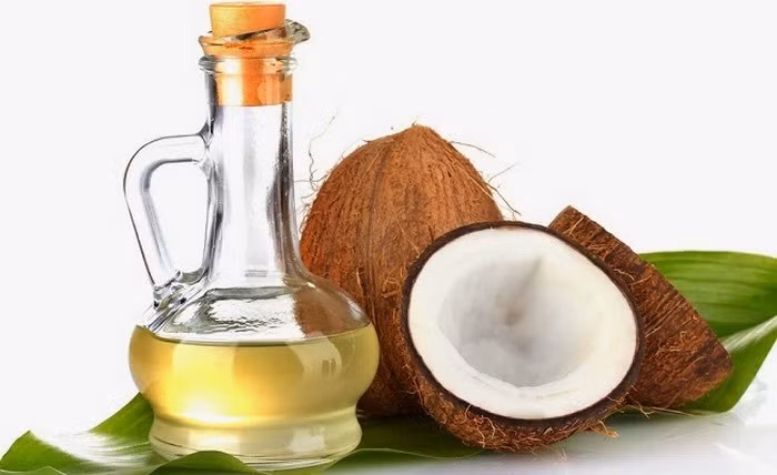 Dừa. Ép dừa lấy tinh dầu và dùng để thoa lên vùng da bị chàm. Làm liên tục mỗi ngày 2 lần khoảng 1 tuần bệnh sẽ thuyên giảm. Ảnh: Duaxiembentre. (Thông tin trong bài viết chỉ mang tính chất tham khảo. Trước khi sử dụng bài thuốc, bạn vui lòng hỏi ý kiến bác sĩ).