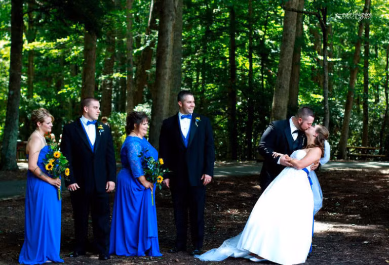 Nói như vậy nhưng mọi chuyện thực hiện thật khó khi Jeremy không phải là người giàu có gì. Tất cả tiền đã dành tổ chức đám cưới lần 1, hơn nữa chi phí điều trị bệnh của cô cũng không phải là ít.