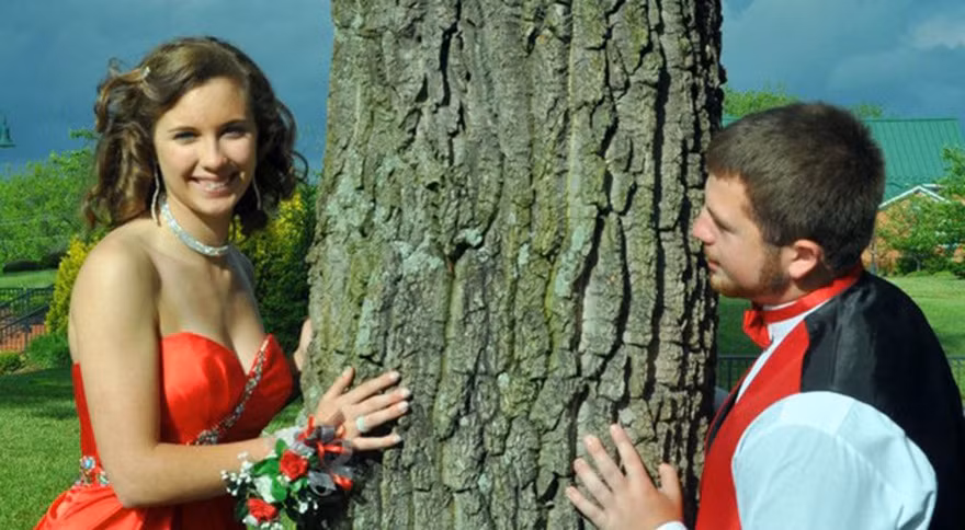 Dù cho chồng cô cho xem tất cả ảnh cưới, video để cô xem nhưng Justie chỉ lắc đầu và nói cô đã quên tất cả.