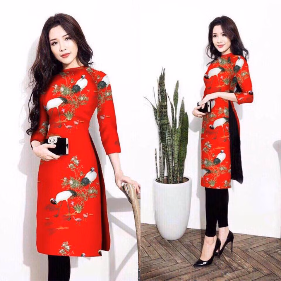 Với những quý cô trắng trẻo có thể sẽ dễ kết hợp màu xanh lá và đỏ đậm thế nhưng với những quý cô có nước da không được trắng, vì thế không nên chọn mặc cả cây xanh lá hoặc cây đỏ. Nên kết hợp với những màu nhẹ khác hoặc những phụ kiện khác để trung hòa màu sắc cho bộ trang phục. Ảnh: Daycatmay.