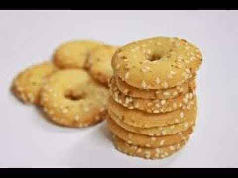 Bánh vừng vòng: Bánh vừng vòng không hề có đủ chất dinh dưỡng. Tuy nhiên, nếu như bạn muốn có thêm chất xơ hãy ăn nửa cái phần có lúa mỳ thôi bạn nhé. Ảnh: YouTube.