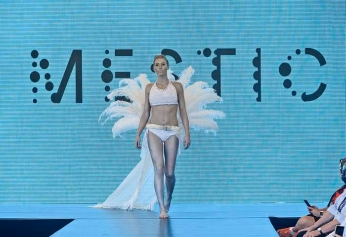 Bạn hoàn toàn yên tâm là những bộ trang phục sành điệu này hoàn toàn không có mùi phân. Cô Essaïdi cũng đang nghiên cứu thử nghiệm trên phân của một số loài gia súc khác.