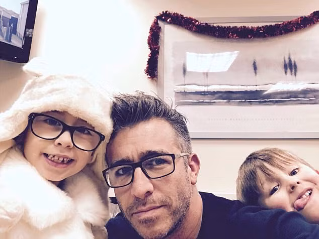 Anh Nate Denton - một giám đốc công ty quảng cáo số (42 tuổi) đến từ nước Anh đã lập một tài khoản instagram chuyên đưa hình ảnh những kiểu tóc cho con gái mình.