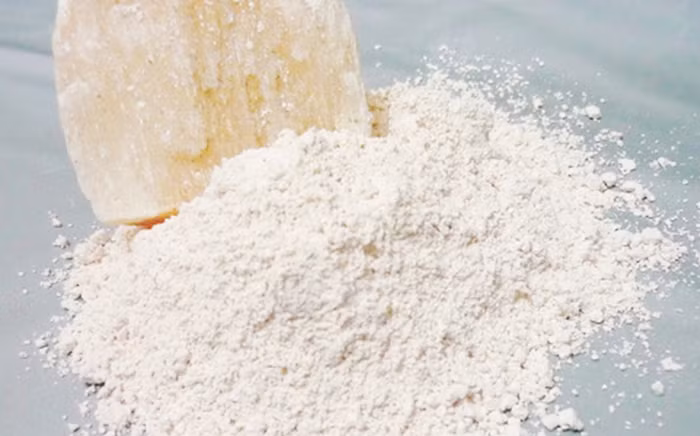 Thanh nhiệt, tiêu ban: Thạch cao sống 32g, tri mẫu 16g, cam thảo 8g, canh mễ 8g, tê giác 4g, huyền sâm 16g. Sắc uống. Công dụng: thanh nhiệt lương huyết, tư âm giải độc. Trị ôn bệnh phát ban do vị hỏa vượng, huyết nhiệt thịnh hoặc mắc phải thời khí kèm theo huyết nhiệt gây sốt, mê sảng, phát ban. Ảnh: VNN.