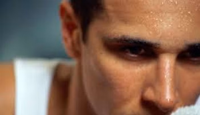 Chữa ra mồ hôi trộm. Dùng 30g vỏ hàu, hoàng kỳ 8g, ma hoàng 8g. Mẫu lệ nung thành vôi, tán bột mịn; hoàng kỳ, ma hoàng sắc đặc 300ml làm nước thuốc. Uống bột mẫu lệ và nước thuốc ngày 3 lần, uống trước khi ăn, uống từ 10 - 15 ngày. Ảnh: 3pharma.