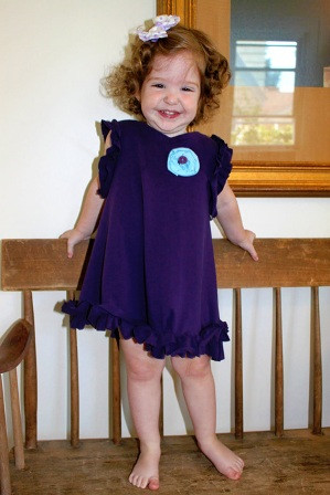 Thành quả tỉ mẩn của mẹ dành cho bé đây. Chẳng kém chiếc váy xinh ngoài hàng là bao đâu nhé. Ảnh: Kaviokid.