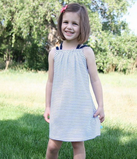 Kết quả là chiếc váy suông rất đáng yêu, thoải mái và năng động dành cho con gái. Ảnh: Madebymom.