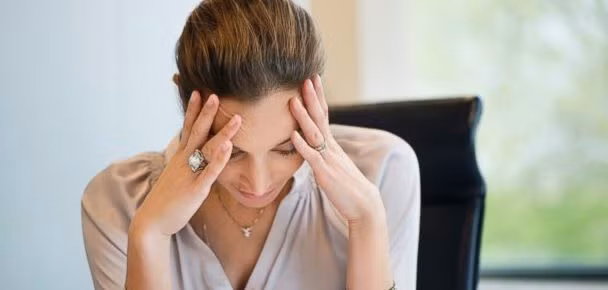 5. Bổ khí, dưỡng huyết, trị nhiều bệnh về khí huyết: Nghệ đen tán: Nghệ đen, bạch chỉ, hồi hương, cam thảo, đương quy, thục địa, bạch thược, xuyên khung. Lượng các vị bằng nhau (đều 40g). Tất cả các vị tán bột, hoàn thành viên. Uống 8 đến 12g. Ảnh: Khí Công Y Đạo.