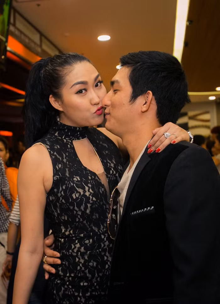 Một thời gian sau cuộc hôn nhân đổ vỡ với chồng Tây, cô nàng da nâu Phi Thanh Vân bất ngờ khoe tình mới là chàng “phi công trẻ” kém nàng 2 tuổi, đã từng có 1 đời vợ. Ảnh: Saostar.