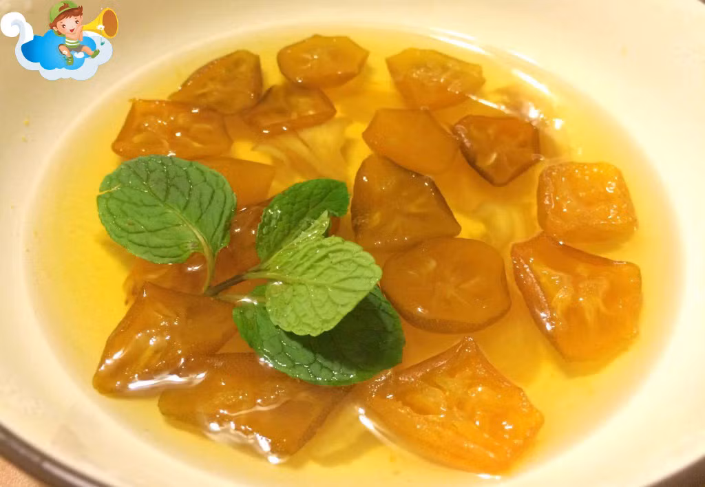 2. Trị ho do thời tiết: 20g vỏ quýt, 100g đường phèn đem nấu với 1,5 lít nước, nấu cho vỏ quýt thật chín. Dùng cả nước và cái để trị chứng ho khan do thời tiết gây ra. Dùng 3 - 5 ngày. Ảnh: phununet.com.