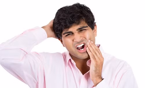 Trị trúng phong, mắt miệng méo xệch: Bài thuốc bao gồm: Toàn yết 4g, bạch phụ tử 12g, tằm vôi 12g. Tất cả đem sao, tán bột trộn đều, ngày uống từ 2-3 lần, mỗi lần uống 4g thuốc bột, uống với rượu. Ảnh: Tin Nóng.