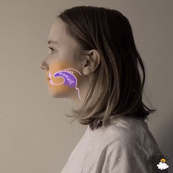 Bước 1: Trước tiên ấn lưỡi cong trên vòm miệng và giữ miệng đóng lại. Lưỡi của bạn lúc này sẽ kích thích dây thần kinh phế vị và cảm giác dịu nhẹ trong não.