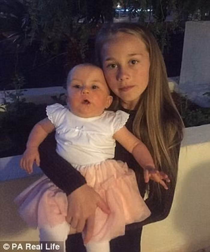 Cha mẹ của Poppy càng đau lòng hơn khi bác sỹ nói rằng bé sẽ không thể đi được. Tuy nhiên, đến 15 tháng tuổi, Poppy bắt đầu bước đi như những đứa trẻ bình thường. Vào ngày sinh nhật đầu tiên, bé còn có thể tự ăn mà không cần ống dẫn dinh dưỡng.