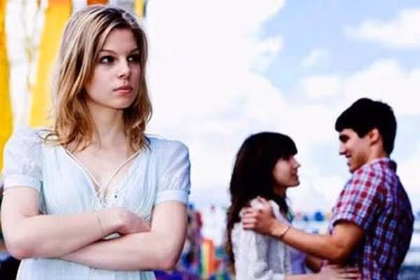 Bat ngo phat hien chong ngoai tinh nho chiec xe mat cap