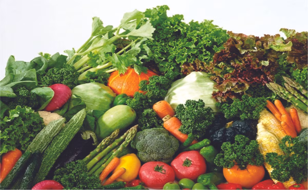 4. Tăng cường ăn rau quả tươi: Giá đỗ, cà chua, các loại đậu, rau ngót, rau bí, bắp cải, cam bưởi, đu đủ, cà rốt... là nguồn cung cấp vitamin vô cùng quý báu. Ảnh: quangduc.vn.