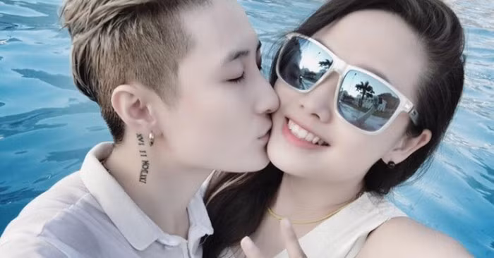  Chuyện tình đồng tính lãng mạn của MC Ngọc Trang và Jay Lin. Là gương mặt MC quen thuộc của các chương trình truyền hình VTV, MC Ngọc Trang khiến báo giới và mọi người quan tâm nhiều hơn khi cô chia sẻ về câu chuyện đồng giới của mình. Ảnh: Thoibao.