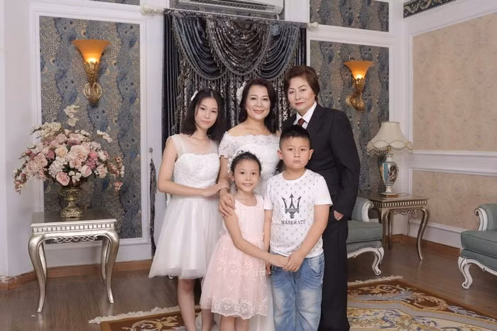 Đám cưới đồng tính của cặp đôi U50. Chuyện tình và đám cưới giữa cặp đôi đồng tính U50 đã từng gây xôn xao Quảng Ninh và cộng đồng LGBT. Câu chuyện tình yêu mạnh mẽ vượt lên mọi định kiến về tuổi tác và giới tính đã trở thành động lực cho rất nhiều bạn trẻ trong cộng đồng LGBT Việt. Ảnh: Kul.