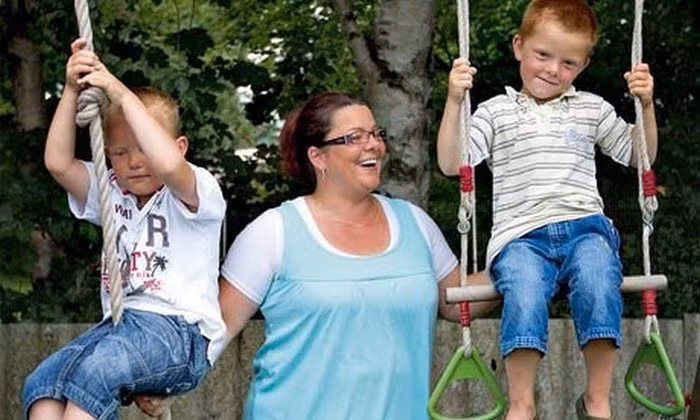 Vài tuần sau, cô đã có triệu chứng mang bầu và sau đó đã sinh hạ 2 bé sinh đôi xinh xắn. Sau khi sinh con ra được vài tuần, Charlotte nhận thấy hai bé có sự khác biệt, một giống Michael và một giống Tommy. Sau đó cô đi xét nghiệm AND và biết sự thật. Giờ đây, 2 anh em sinh đôi vẫn chơi cùng nhau và cùng các ông bố của mình. Michael và Tommy thì coi nhau là bạn.