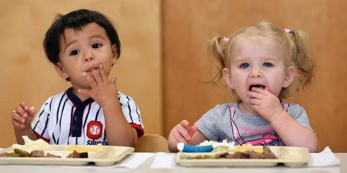 Chuyện này không phải quá hiếm trên thế giới, nó đã từng xảy ra trước đó. Một người phụ nữ ở New Jersey, Mỹ đã phát hiện ra rằng hai đứa con sinh đôi của mình không những khác trứng, mà còn khác cha.