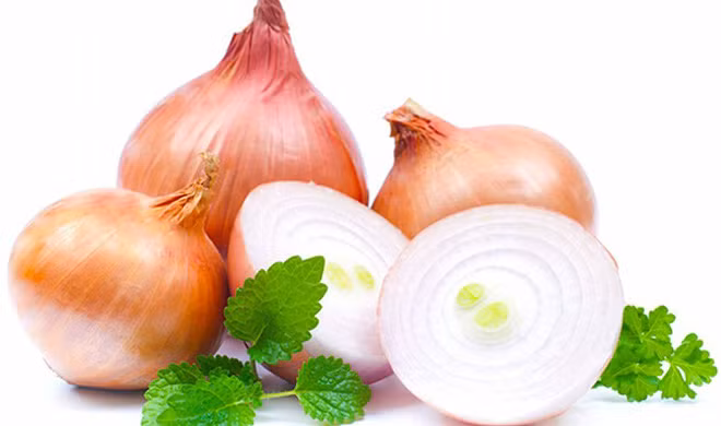 7. Thịt lợn rừng xào hành tây. Nguyên liệu: Thịt lợn ba chỉ, tương ớt, bột ớt, ớt xanh, hành tây, tỏi, gừng, hành hoa, nước tương, đường trắng, tiêu, dầu mè. Ảnh: Soha.vn.