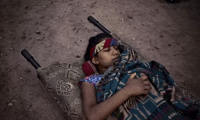 Đến ngày phải ra khỏi làng. Đất nước Nepal hầu hết theo đạo Hindu và nhiều nơi trong đất nước này vẫn lưu truyền một hủ tục gọi là Chaupadi. Đó là bất cứ phụ nữ nào cứ đến kỳ kinh nguyệt đều bị trục xuất ra khỏi làng. Ảnh: Lamsao.