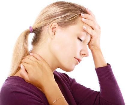 5. Trị thiếu máu ở phụ nữ. Nguyên liệu: Đương quy 20g, trứng gà chín 4 quả, đường đỏ vừa phải. Cho các nguyên liệu trên vào nồi, đổ 3 bát nước và đun sôi. Bóc vỏ trứng, dùng kim đâm khoảng 10 lỗ nhỏ (để trứng dễ ngấm thuốc) rồi bỏ lại nồi, tiếp tục đun cho tới khi còn lại khoảng 1 bát nước là vừa. Dùng sau khi chu kỳ kinh nguyệt 3-4 ngày hoặc một tuần. Dùng trước bữa sáng và bữa tối. Mỗi lần ăn 2 quả, duy trì trong 2 ngày. Ảnh: Healthplus.vn.