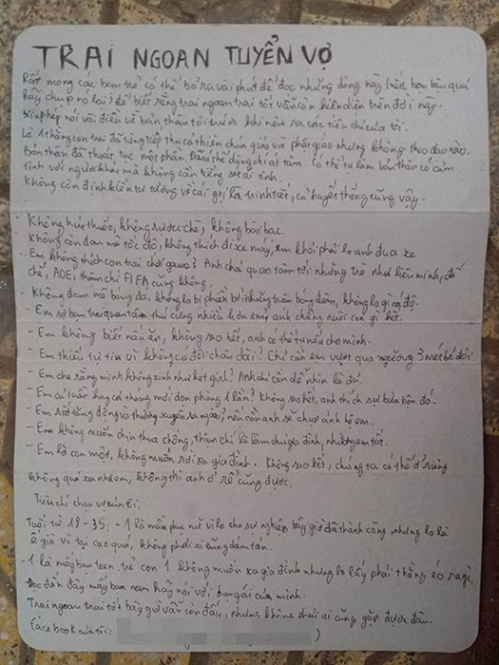 Cô vợ mơ ước có tuổi đời nằm trong khoảng 18-25 tuổi, cao trên 1m5, cao ráo dễ nhìn. Bản thông báo cũng tự giới thiệu về khổ chủ của nó là một chàng trai hoàn mỹ, không cờ bạc rượu chè, game, tốc độ, không quan trọng vấn đề trinh tiết... Chàng trai này còn viết thêm địa chỉ bên dưới để ứng cử viên sáng giá có thể liên lạc với chủ nhân của tờ thông báo. Ảnh: Tinmoi.