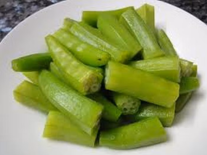 Đậu bắp luộc. Là thực phẩm giảm cân an toàn cho mọi đối tượng bởi đậu bắp chứa nhiều chất xơ, ít chất béo và không chứa cholesterol tốt cho sức khỏe và cân nặng. Ảnh: Vietpress.