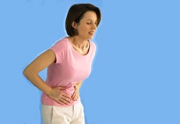 Rau dền, mơ lông, rau sam. Dùng rau dền đỏ 20g, lá mơ lông 20g, rau sam 20g, cam thảo đất 16g. Tất cả rửa sạch cho vào ấm đổ 500ml nước, sắc còn 200ml, chia 2 lần uống trong ngày. 10 ngày một liệu trình. Hoặc dùng rau dền đỏ luộc chín tới, ăn cả nước lẫn cái. Mỗi ngày ăn khoảng 20g, ăn trong vài ngày là khỏi có thể thêm rau sam. Ảnh: Suckhoedoisong.