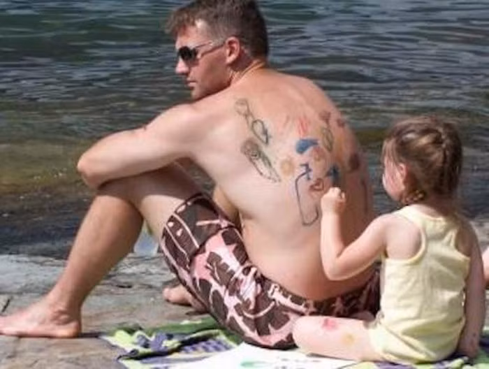 Mỗi khi xe đi đến chướng ngại vật, bé sẽ phải trả lời một câu đố của bố mẹ để xe có thể đi qua. Với trò chơi này bố mẹ có thể chơi cùng bé bất cứ lúc nào, lại còn giúp kích thích tinh thần học hỏi và ý chí vượt qua thử thách của bé nữa đấy. Ảnh: Tin8.com.